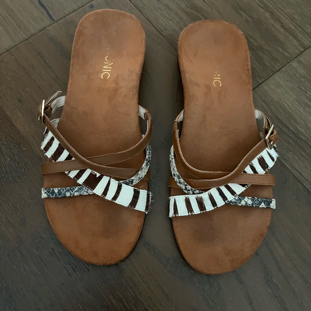 Vionic Animal Print Strap Flip Flop Sandals Arch Support Size 8